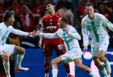 santos remonta y vence al líder toluca en el nemesio diez