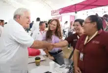 Ante los inminentes frentes meteorológicos y el monitoreo de presas clave como La Angostura y Malpaso, el Gobierno del Estado mantiene comunicación constante con los ayuntamientos para prevenir riesgos e insta a la ciudadanía a evitar arrojar basura en la vía pública.