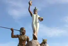 a las puertas de cunduacán, la arcilla y el bronce inmortalizan la esencia del edén tabasqueño