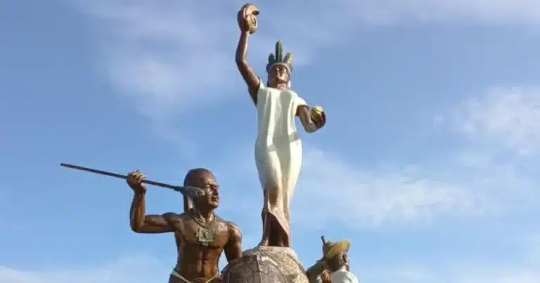 a las puertas de cunduacán, la arcilla y el bronce inmortalizan la esencia del edén tabasqueño