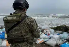 Marinos y comunidad trabajan en las costas ante embate del frente frío 2 (Foto de cortesía)