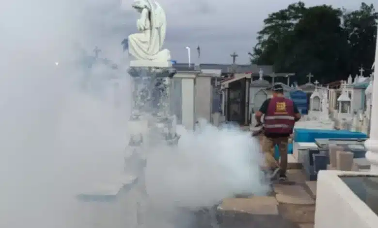 Fumigan 122 panteones en Centro por Día de Muertos (Foto de cortesía)