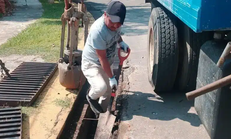 extraen toneladas de residuos de las alcantarillas de centro