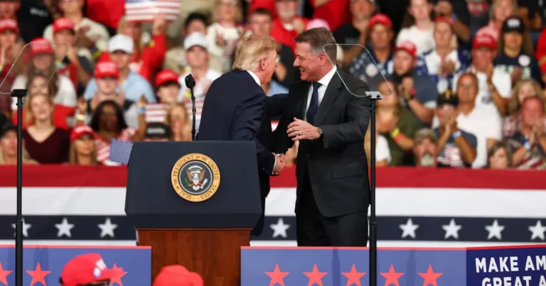 ceo de audi enfrenta críticas por aparecer con trump