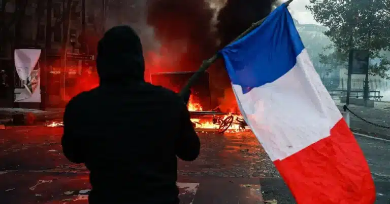 francia 108 detenidos en parís al cierre del fin de semana